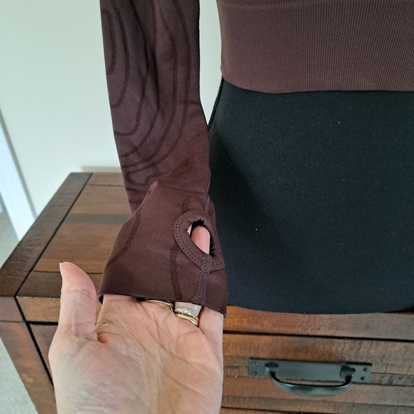 Pretty Little Thing Brown Activewear Top Sport Crop Top Long Sleeved Size Medium - Picture 8 of 11